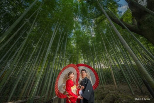 奈良の竹林の中で和装の結婚写真