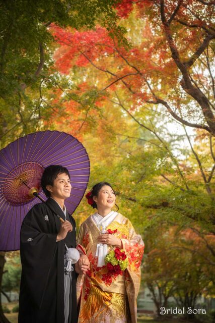 紅葉の奈良女子大学で結婚式の前撮り