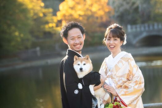 柴犬に着物と袴を着せて結婚式の写真撮影