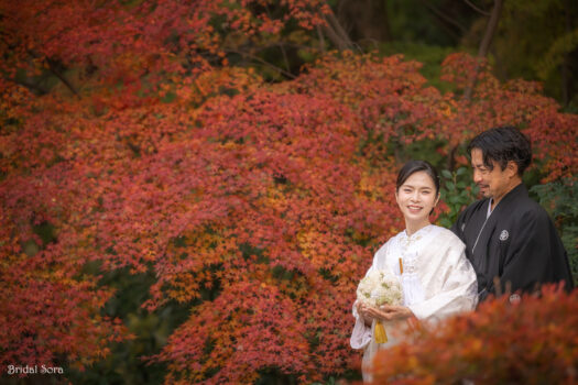 奈良公園の紅葉と白無垢の結婚写真